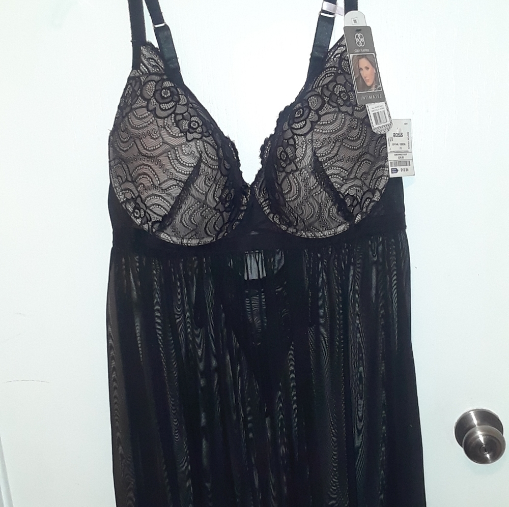 Ladies negligee with t back panties•PLUS 2X